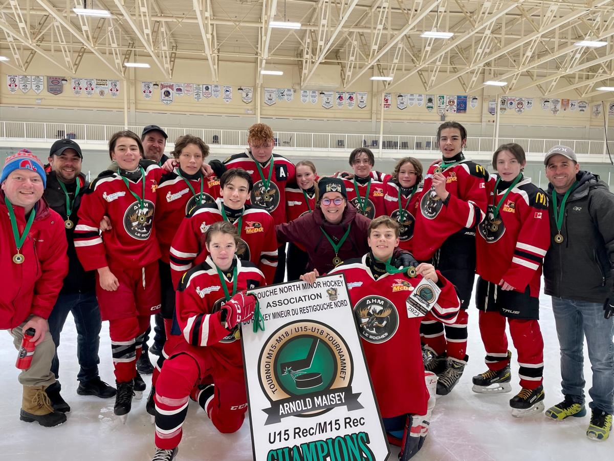 Moosehead 1 du Rocher team photo with banner